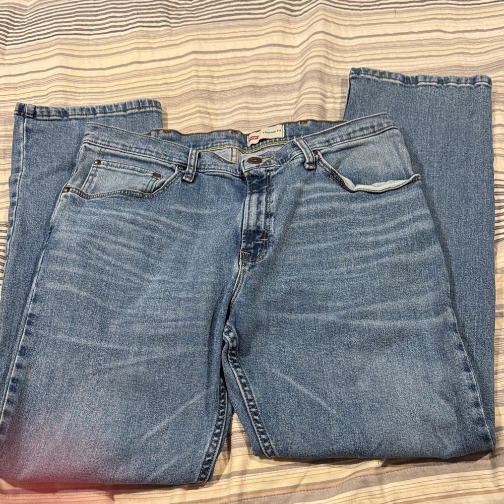 Wrangler Men's Classic Blue Relaxed Jeans